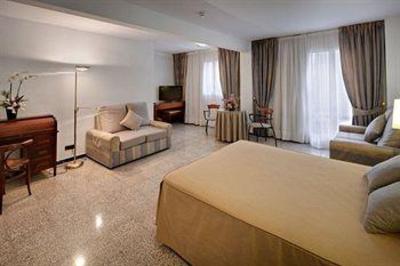 фото отеля Hotel Gaudi Reus