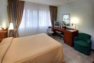 фото отеля Hotel Gaudi Reus