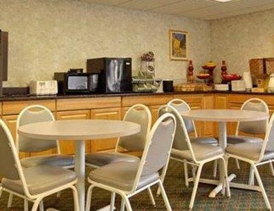 фото отеля Ramada Limited - Parsippany