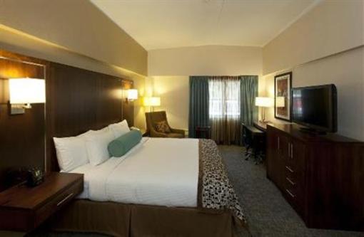 фото отеля DoubleTree by Hilton Cape Cod - Hyannis
