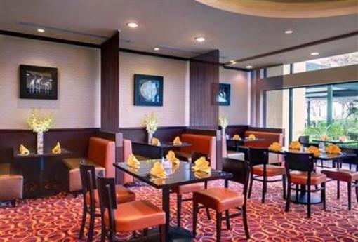 фото отеля DoubleTree Club by Hilton Orange County Airport