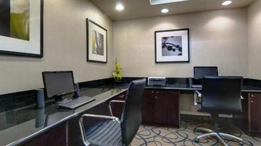фото отеля DoubleTree Club by Hilton Orange County Airport