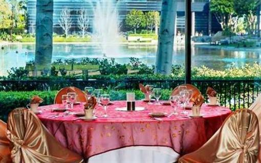 фото отеля DoubleTree Club by Hilton Orange County Airport