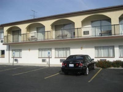 фото отеля America's Best Inn & Suites Urbana (Illinois)