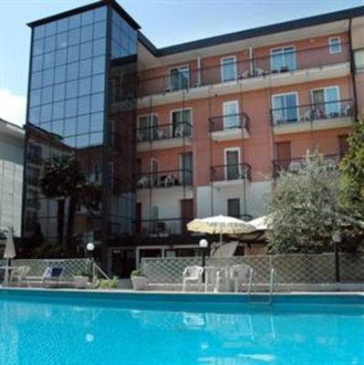 фото отеля Hotel La Perla Riva del Garda