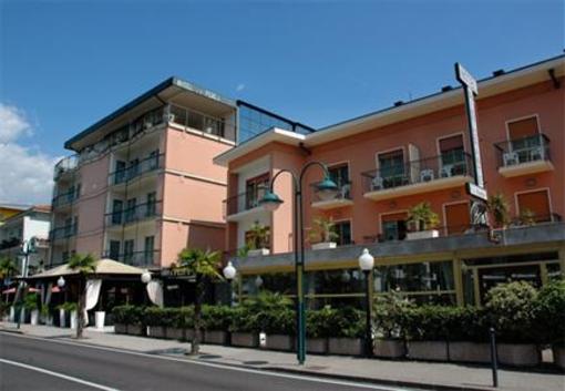 фото отеля Hotel La Perla Riva del Garda