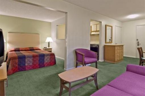 фото отеля Crossland Economy Studios - Lexington - Patchen Village
