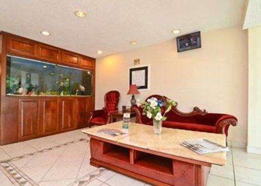 фото отеля Quality Inn & Suites Alexandria (Virginia)