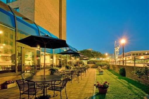 фото отеля Holiday Inn Muskegon