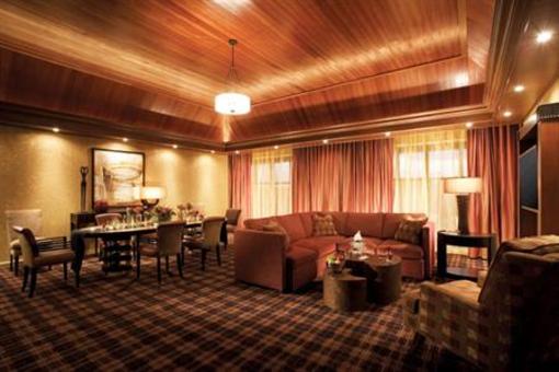 фото отеля L'Auberge du Lac Casino Resort