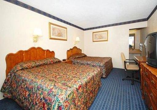 фото отеля Econo Lodge Conference Center - New Haven