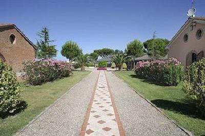 фото отеля Fattoria San Lorenzo Tenuta Livia Apartments