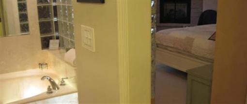фото отеля Legacies Bed and Breakfast