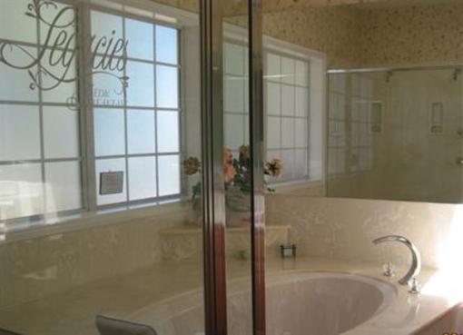 фото отеля Legacies Bed and Breakfast