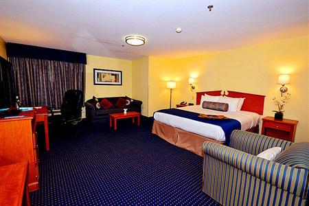 фото отеля BEST WESTERN PLUS Inn & Suites