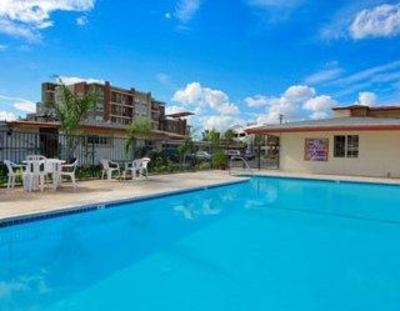 фото отеля Days Inn and Suites Garden Grove