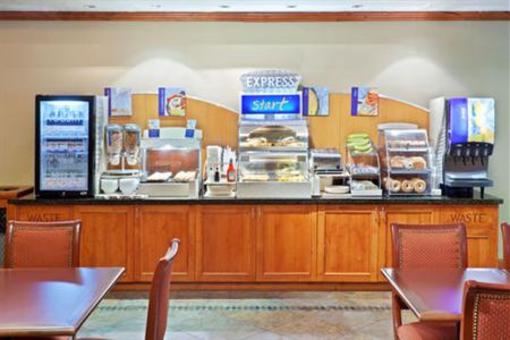 фото отеля Holiday Inn Express Hotel & Suites Fairbanks
