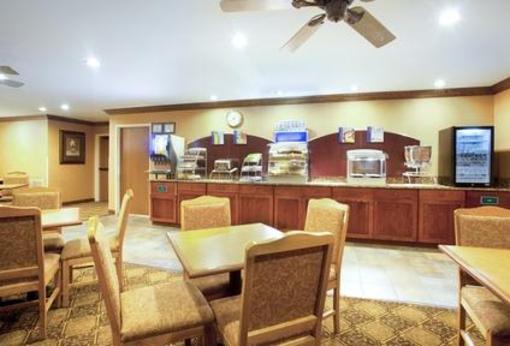 фото отеля Holiday Inn Express Vernon Hills