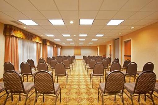 фото отеля Holiday Inn Express Vernon Hills