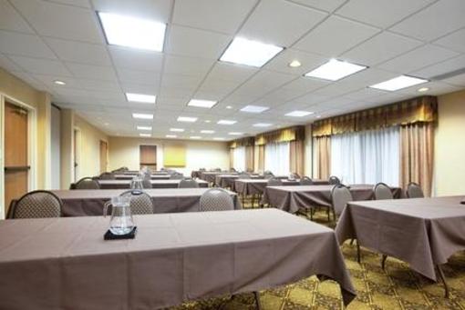 фото отеля Holiday Inn Express Vernon Hills