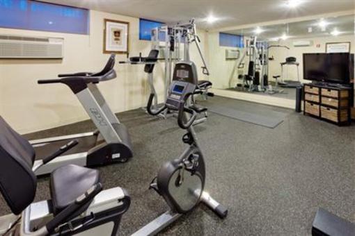 фото отеля Holiday Inn Express Hotel & Suites Staten Island