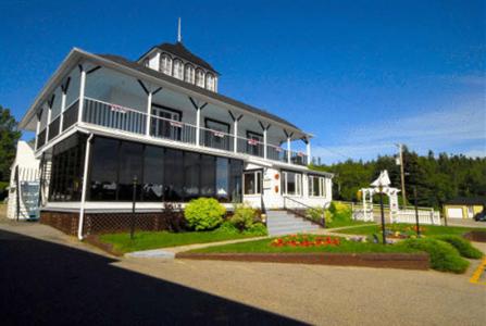 фото отеля Hotel Georges Tadoussac