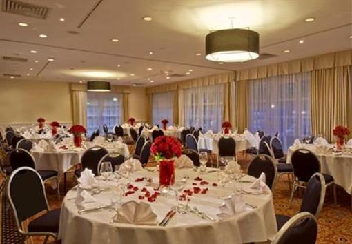 фото отеля Courtyard by Marriott Regensburg