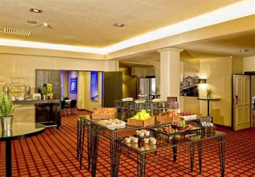 фото отеля Courtyard by Marriott Regensburg