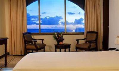 фото отеля Paradise Isle Beach Resort