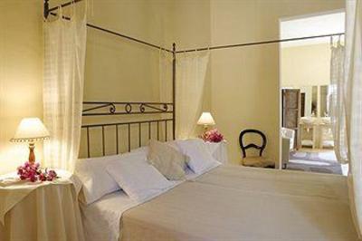 фото отеля Fornalutx Petit Hotel