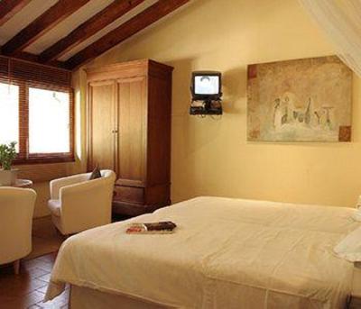фото отеля Fornalutx Petit Hotel