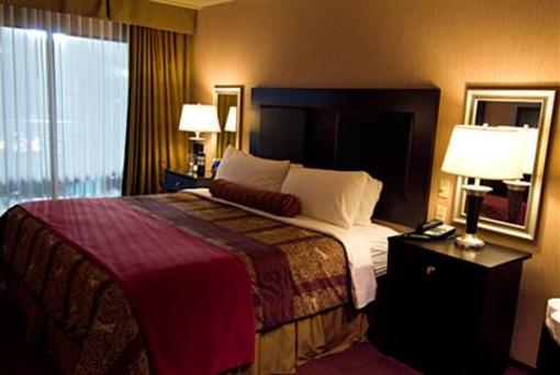 фото отеля BEST WESTERN PLUS Coquitlam Inn Convention Centre