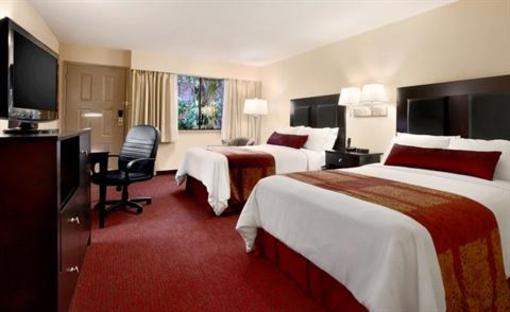 фото отеля BEST WESTERN PLUS Coquitlam Inn Convention Centre