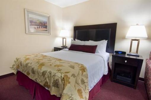 фото отеля BEST WESTERN PLUS Coquitlam Inn Convention Centre