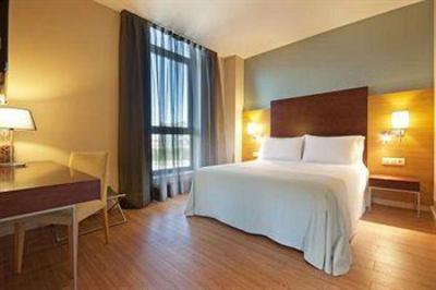 фото отеля Tryp Montalvo