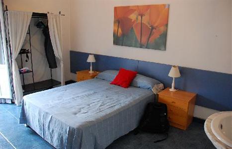 фото отеля Hostal Puerta del Sol