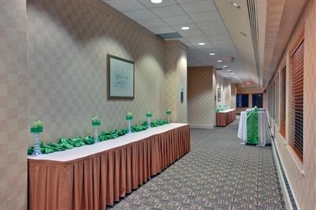 фото отеля Holiday Inn Select Hotel & Suites Kanata Ottawa
