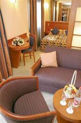 фото отеля Park and Suites Prestige