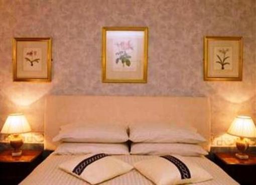 фото отеля Monkey Island Hotel