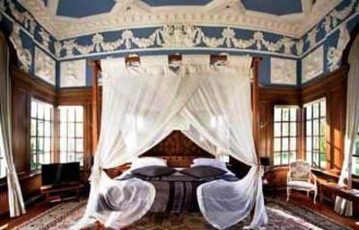 фото отеля Monkey Island Hotel