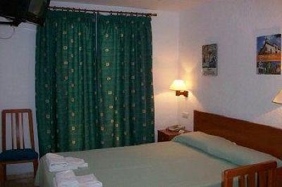 фото отеля Pension Mitus Canet De Mar