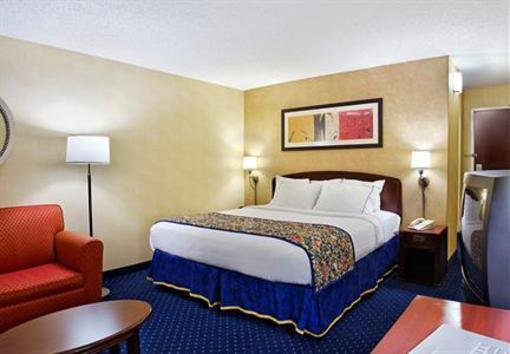 фото отеля Courtyard by Marriott Grand Rapids Airport