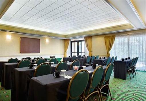 фото отеля Courtyard by Marriott Grand Rapids Airport
