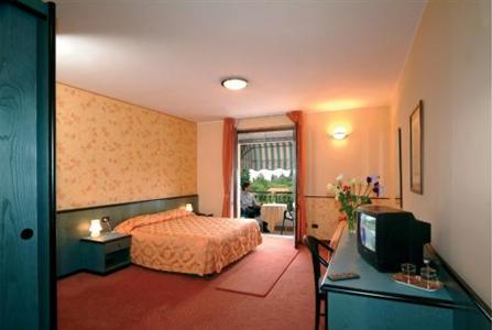 фото отеля Hotel Lo Scoiattolo Massino Visconti