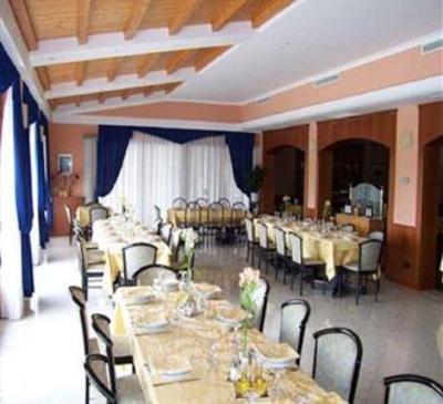 фото отеля Hotel Lo Scoiattolo Massino Visconti