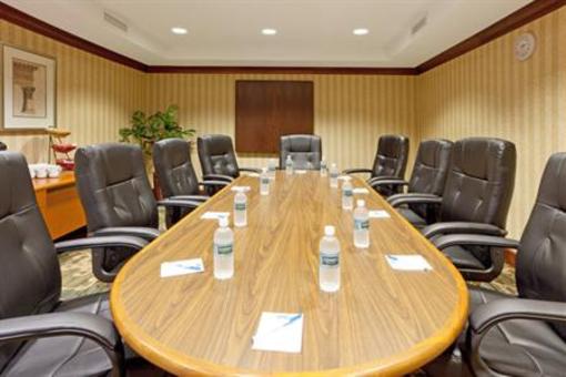 фото отеля Staybridge Suites McLean-Tysons Corner