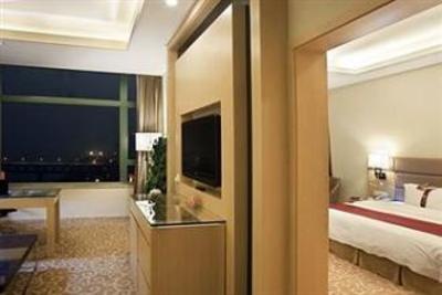 фото отеля Holiday Inn Riverside Wuhan