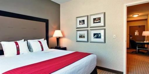 фото отеля Holiday Inn Canmore