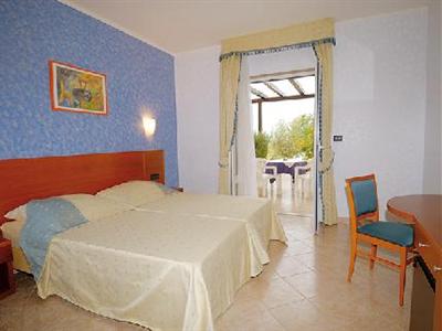 фото отеля Zlatni Lav Hotel & Restaurant Cres