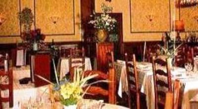фото отеля Hotel Restaurant des Voyageurs Ploneour Lanvern